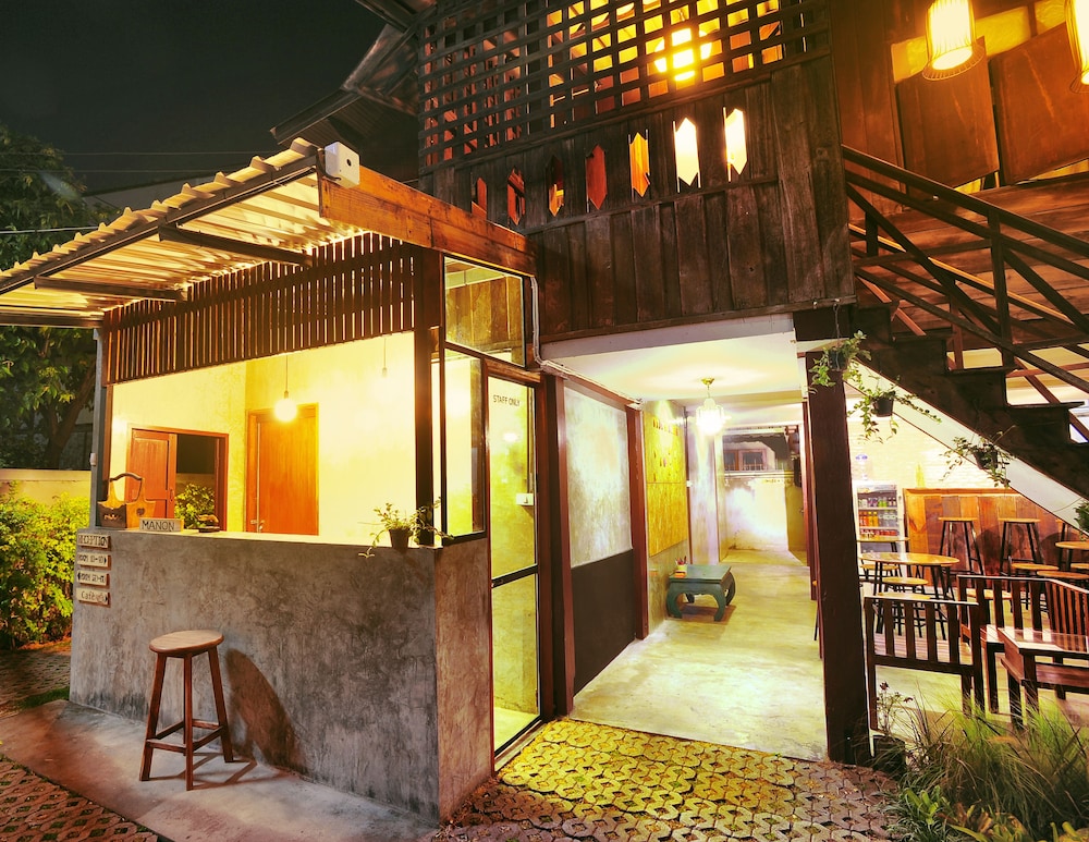 Manon Hostel