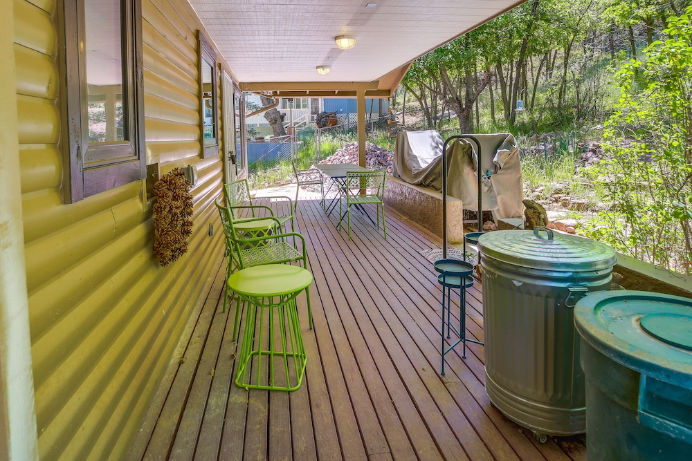 Strawberry Cabin Rental w/ Deck  Mountain Views! - Property Image 4