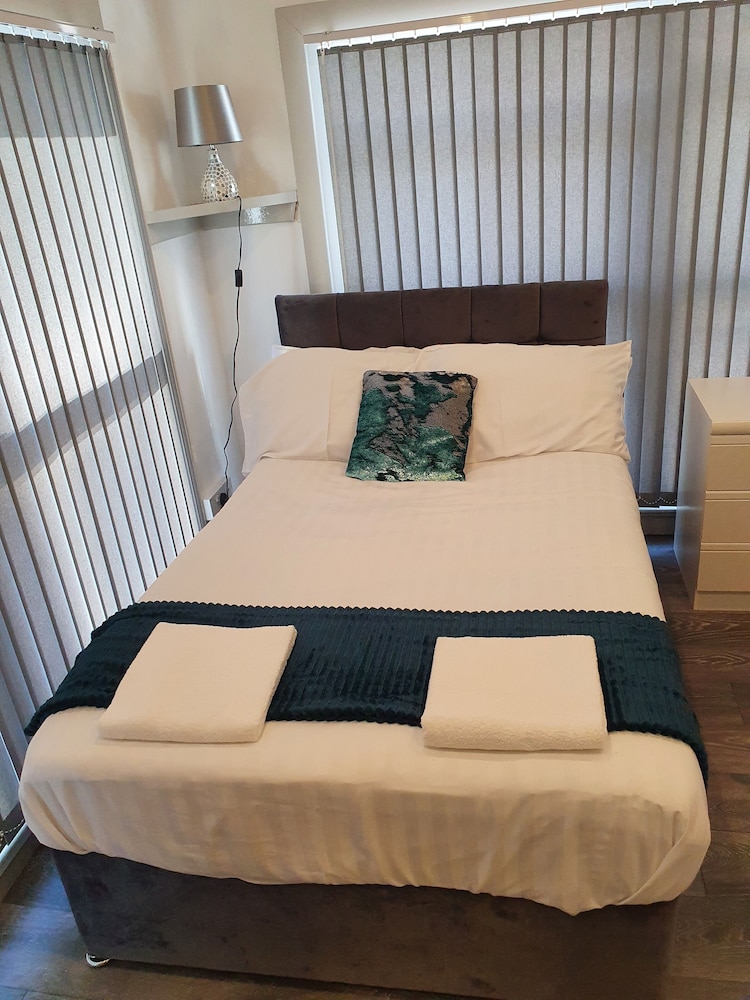 City Centre, Detached 10 Person Accommodation view 3