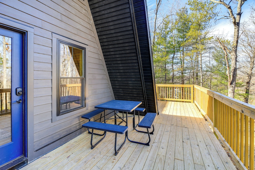 Wytheville A-frame Cabin w/ Wraparound Deck
