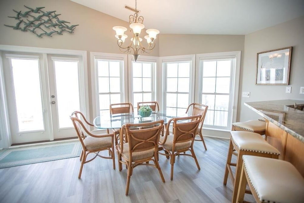 Paw-paw's Place 6 Bedroom Home by RedAwning