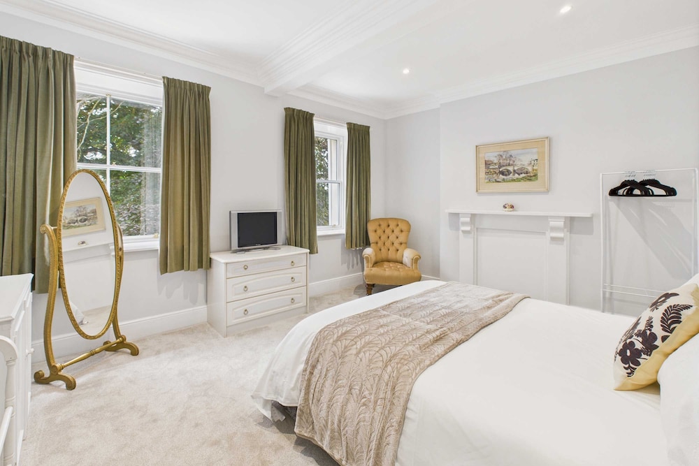 Host Stay Thornecroft