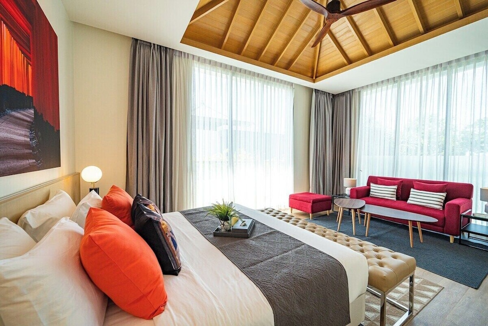 Teak 5BR Pool Villa Bang Tao + Airport Shuttle