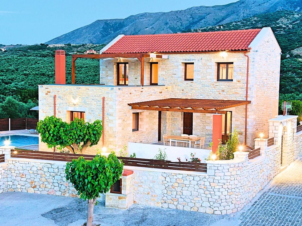 Luxurious Villa With Swimming Pool in Kavallos Greece view 4