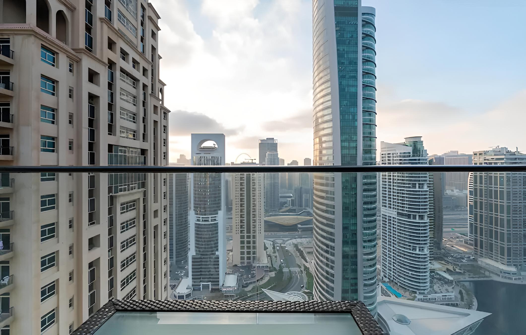 Cozy 2bdr in Jumeirah Lakes Towers