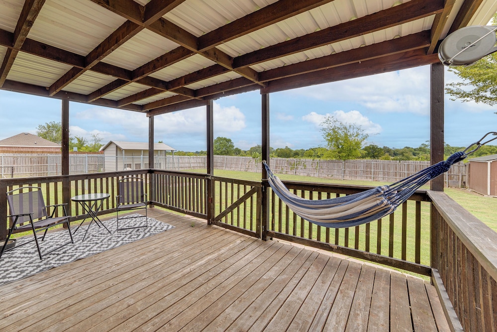 10 Mi to Lake Tawakoni: Family Wills Point Getaway