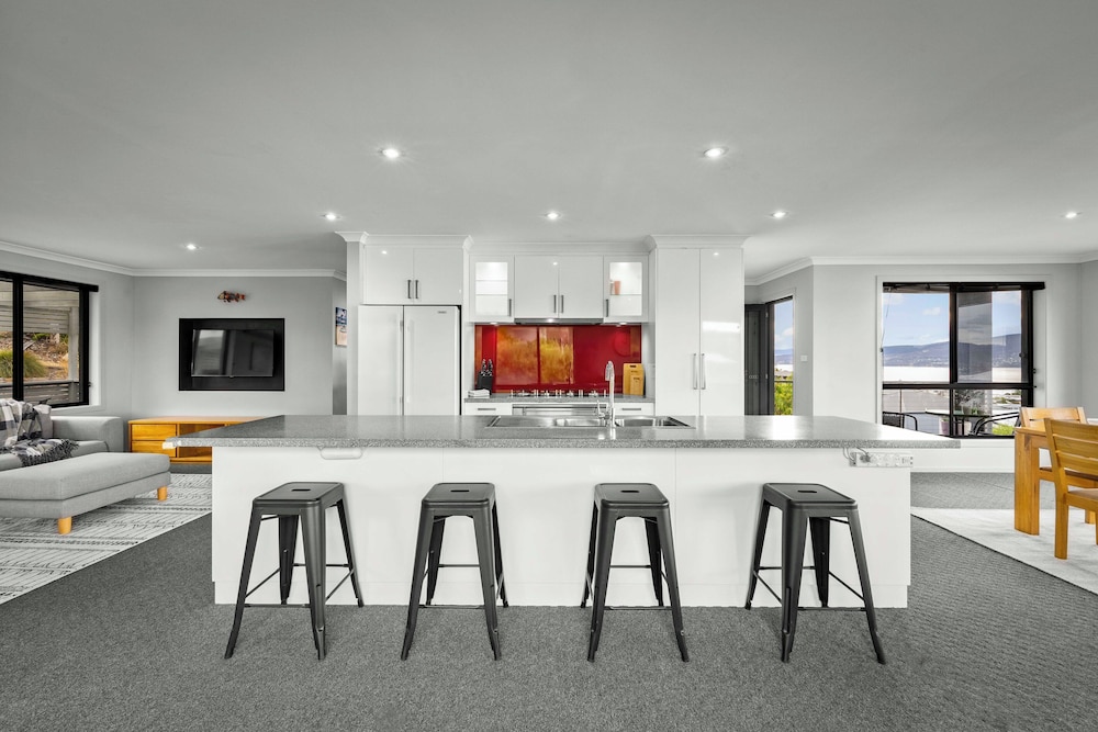 4 Bedroom House - Gorgeous View