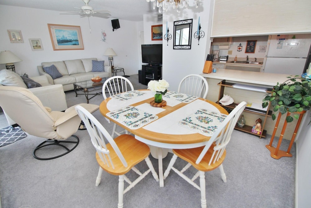 Colony Beach Club 207