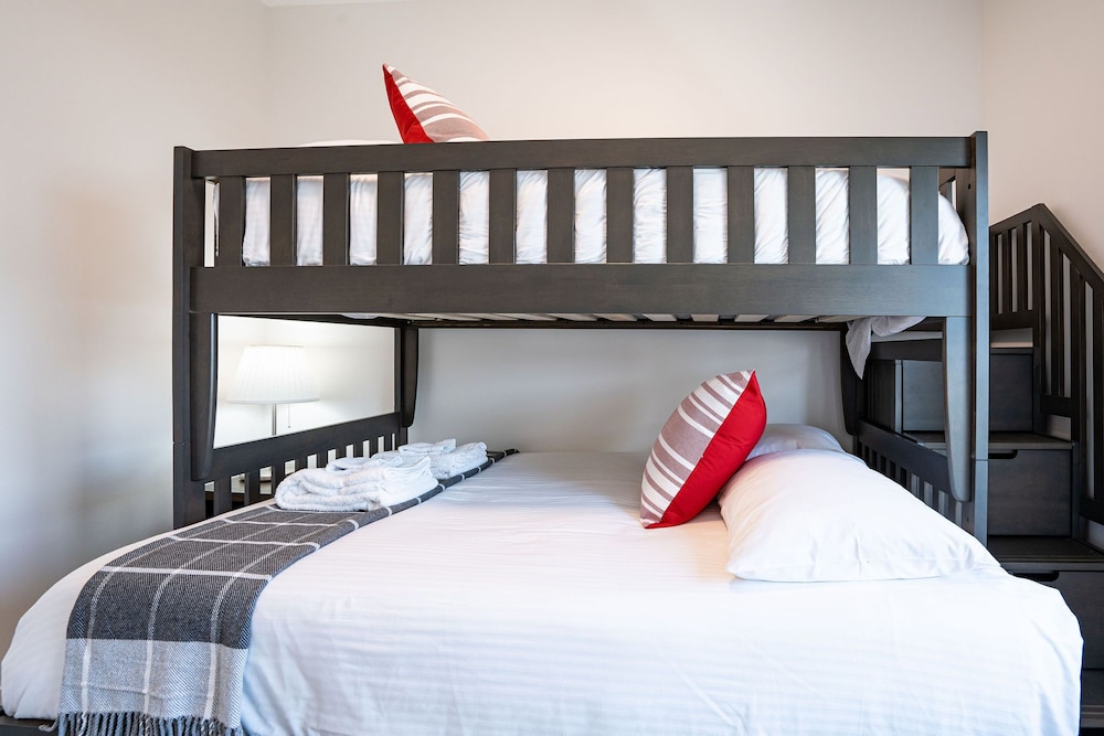 Stoke House by Revelstoke Vacations-4