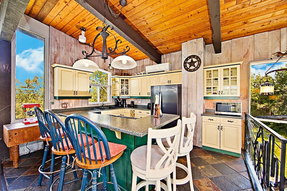 Rustic 5BR Escape Sauna Hot Tub