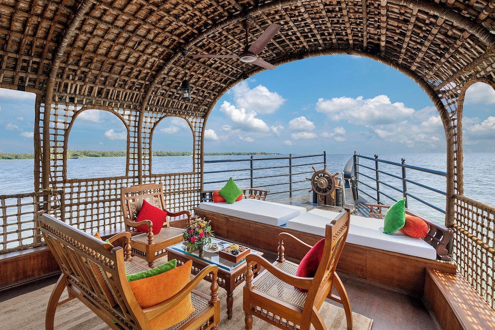 Kumarakom Lake Resort Houseboats