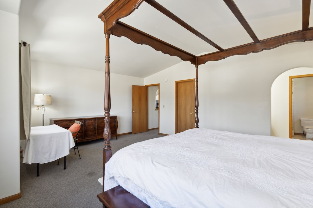Tranquil Tahoe Retreat With Hot Tub 3 Bedroom Home by RedAwning