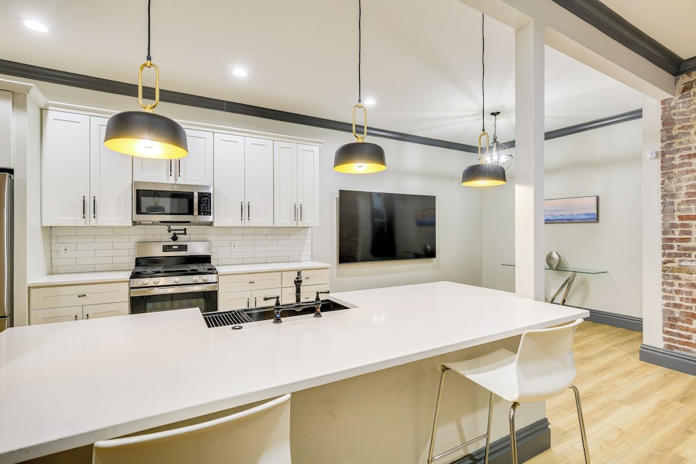 Walk to Gravois Park: 'nice Home' w/ Garage