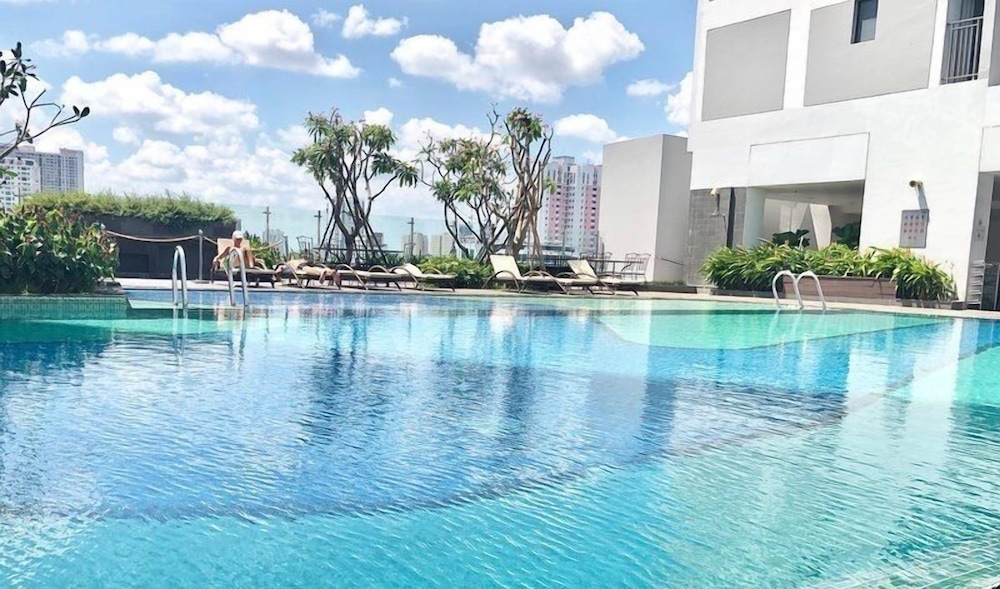 SAIGON 9 - Rivergate Residence Infinity Pool