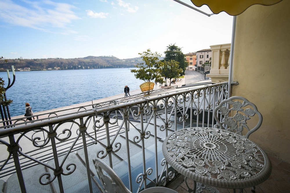 Romantic Benaco Sal - App 01