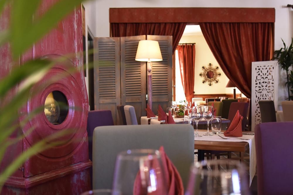 Hotel le Relais - Property Image 10