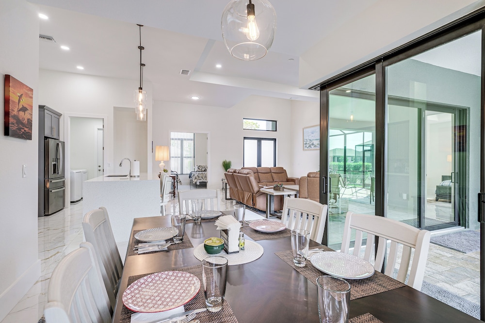 7 Mi to Dtwn Cape Coral: Home w/ Pool & Spa!