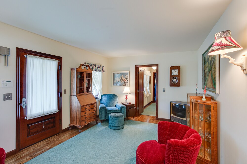 Retro-style Home in Ruston: Walkable Location! view 3