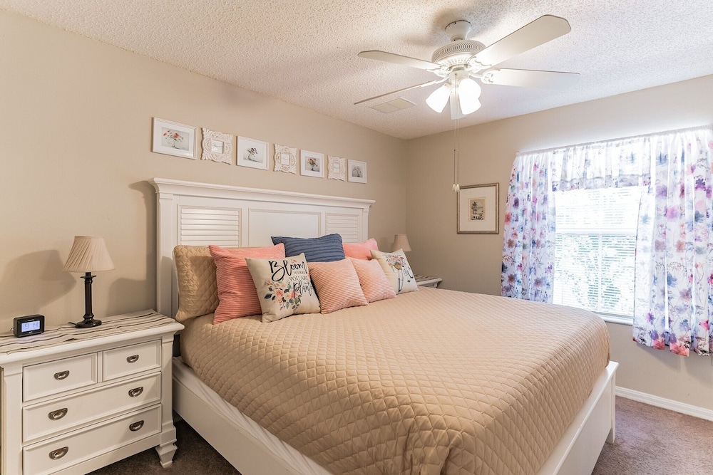 Mickey's Magic Retreat - Condo In Gated Community With Private Back Patio & Hot Tub! 3 Bedroom Townhouse by Redawning - Image 3