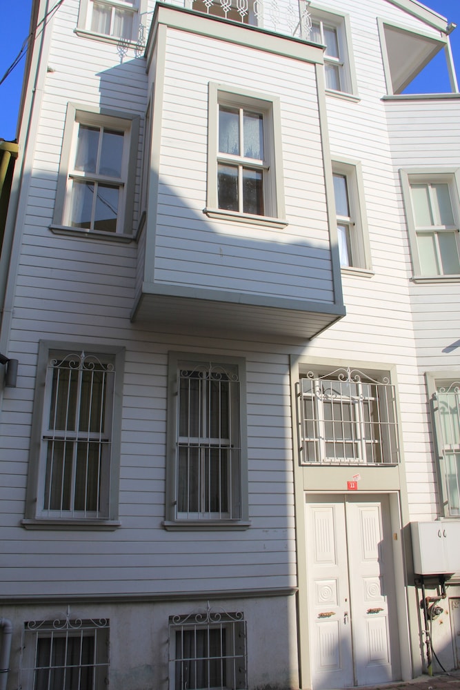 Jasmine Daire - Image 7