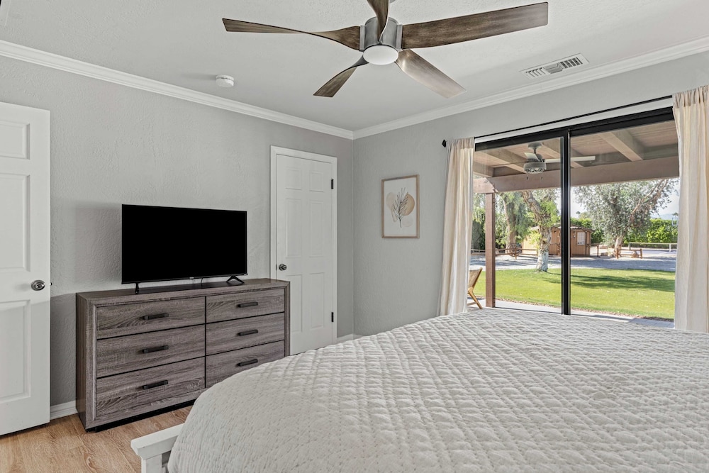 Pool, Sports Court, Game Garage, Fire Pit, & Casita Olivano Ranch by Avantstay