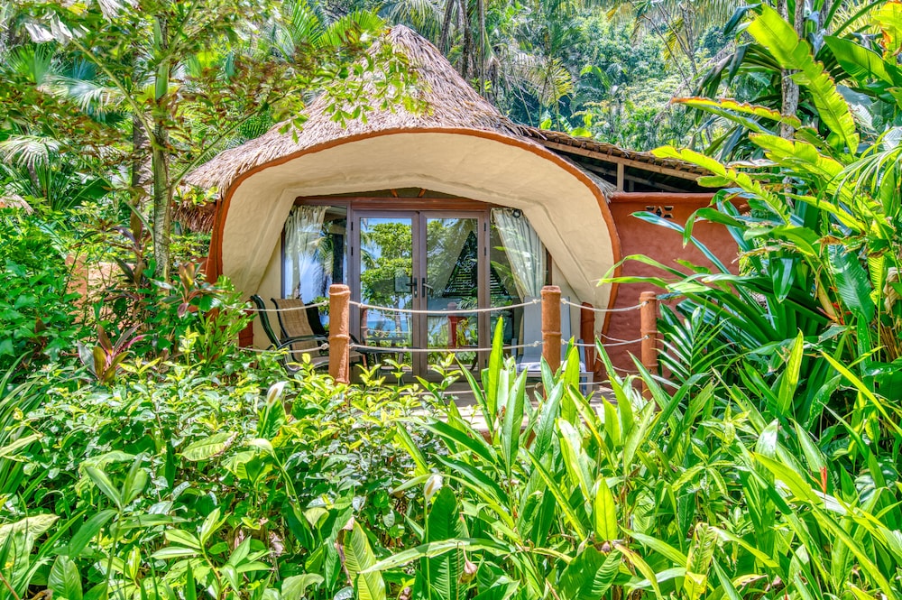 Hotel Ylang Ylang Beach Resort - Image 1