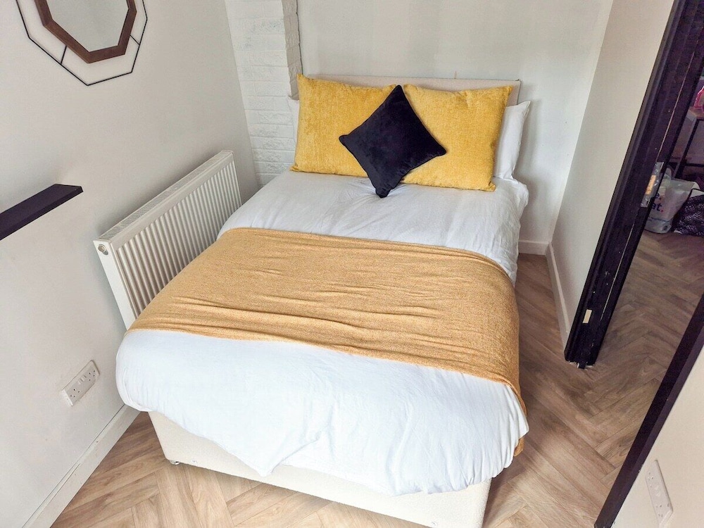 4 Bedroom House Near Swansea Marina & City Centre