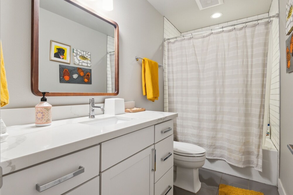 Spacious Family Retreat Media Room & Patio 3 Bedroom Home
