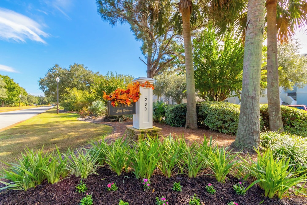 Luxury 3 Bed 3 Bath Resort Beaches Pool Golf