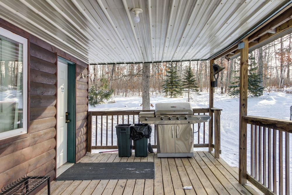 6 Mi to Spider Lake ATV Trails: Cabin w/ Fire Pit