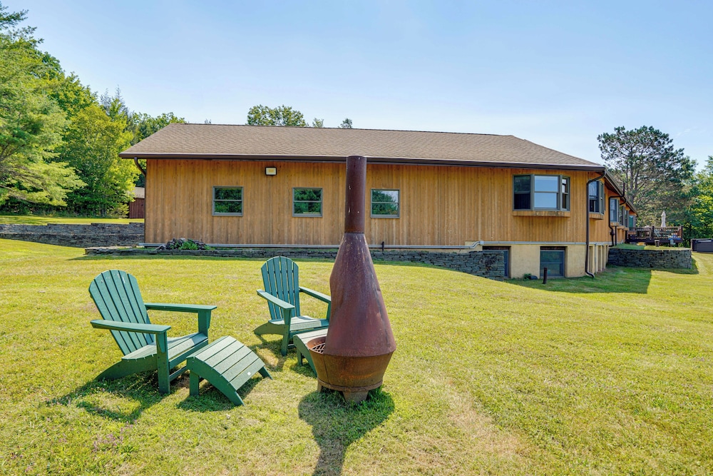 3 Mi Windham Mtn Club: Family Home w/ Yard