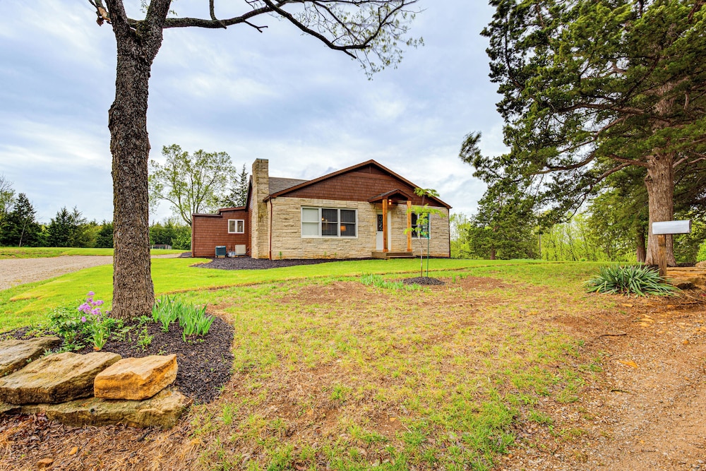 Peaceful Perry Home w/ Patio - Pets Welcome! view 5