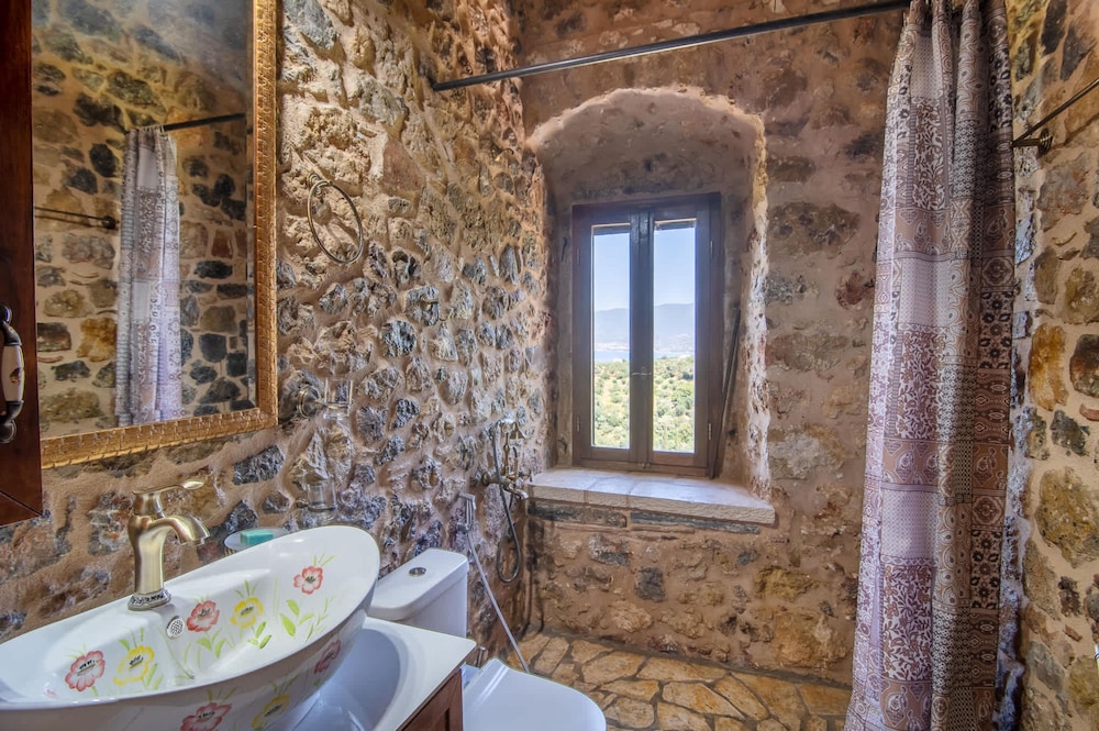 Niki s Tower - Majestic Seaview Stone Nest