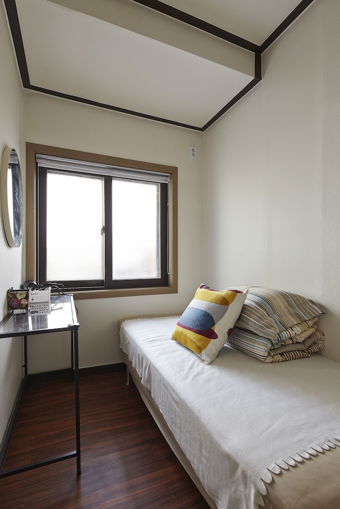 Jiwoljang Guest House