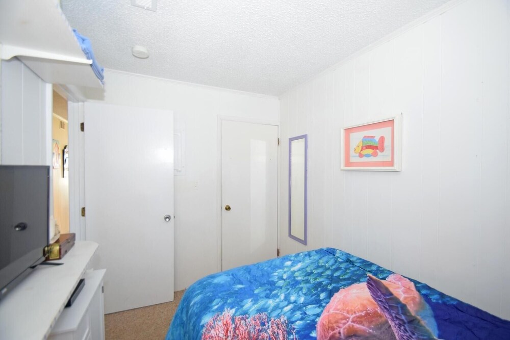 Ocean Manor 1n 3 Bedroom Condo by RedAwning view 4