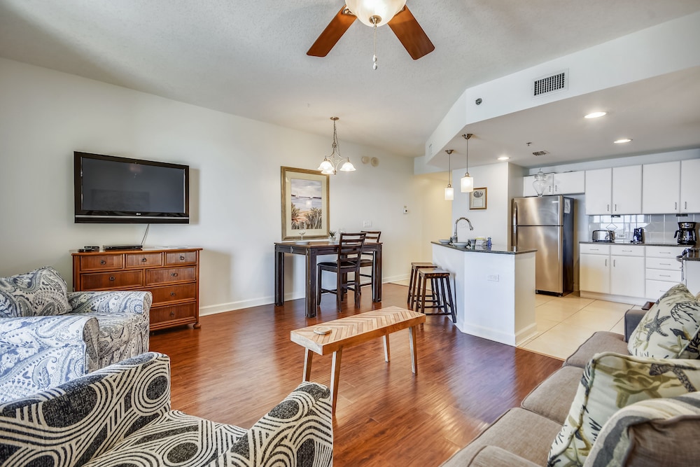 Grand Panama Beach Resort by Book That Condo
