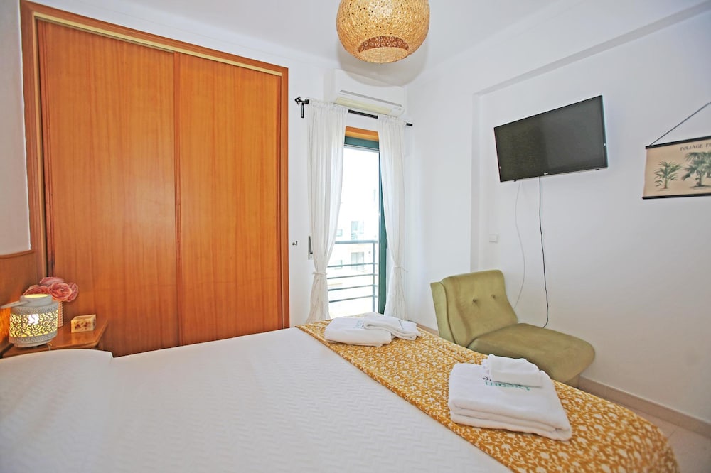 B16 - Sandy Pine Beachfront Flat in Lagos
