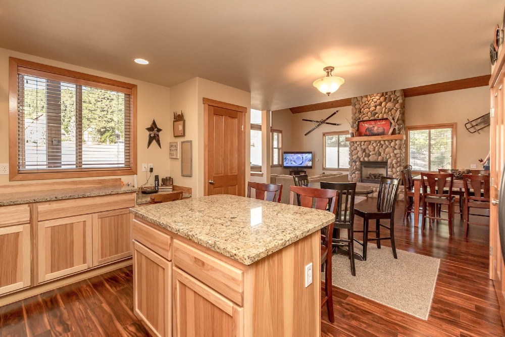 Wintergreen Lodge