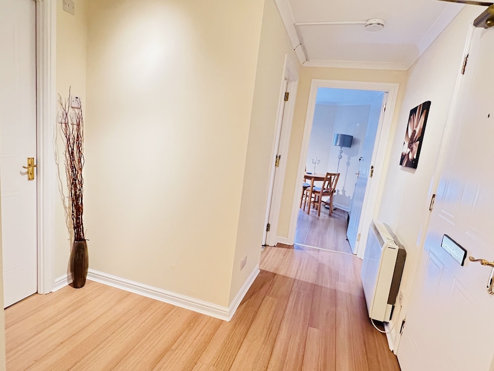 Stunning 2-bed Apartment in Edinburgh Free Parking view 2