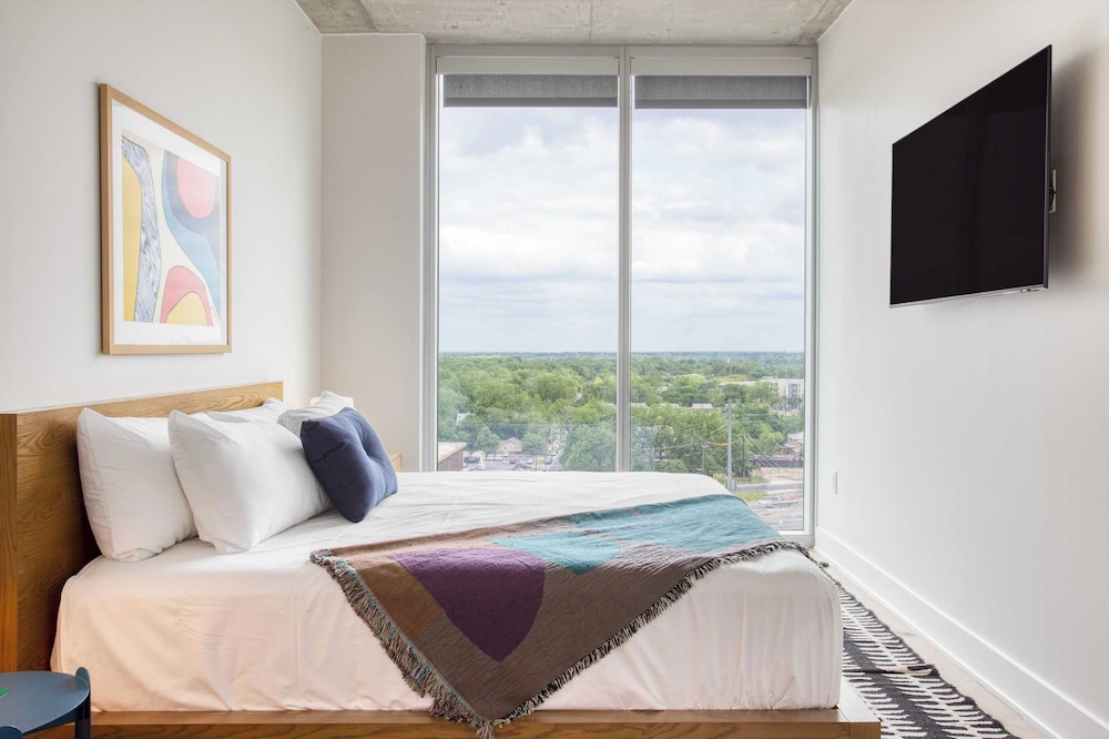New Austin High Rise Near DT Luxe Amenities, Rooftop Pool, Gym+yoga Studio