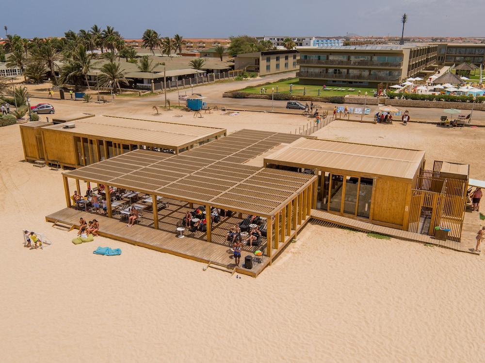 Hotel Oasis Salinas Sea