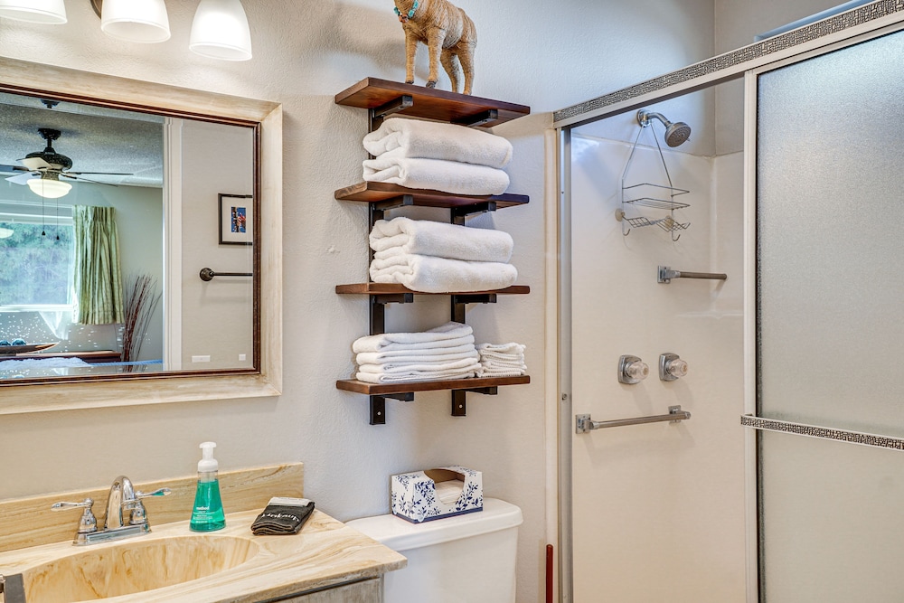 Pet-friendly 55+ Green Valley Home w/ Golf Gear!
