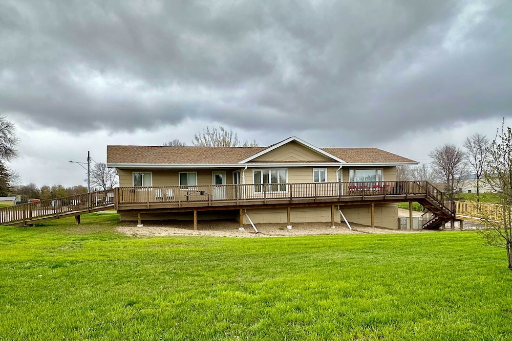Deck & Yard: Pet-friendly Mcclusky Home! view 5