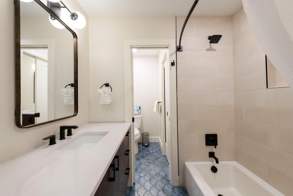 Stylish 4BR Canyons Village-Walk to Cabriolet-Hidden Creek 37D