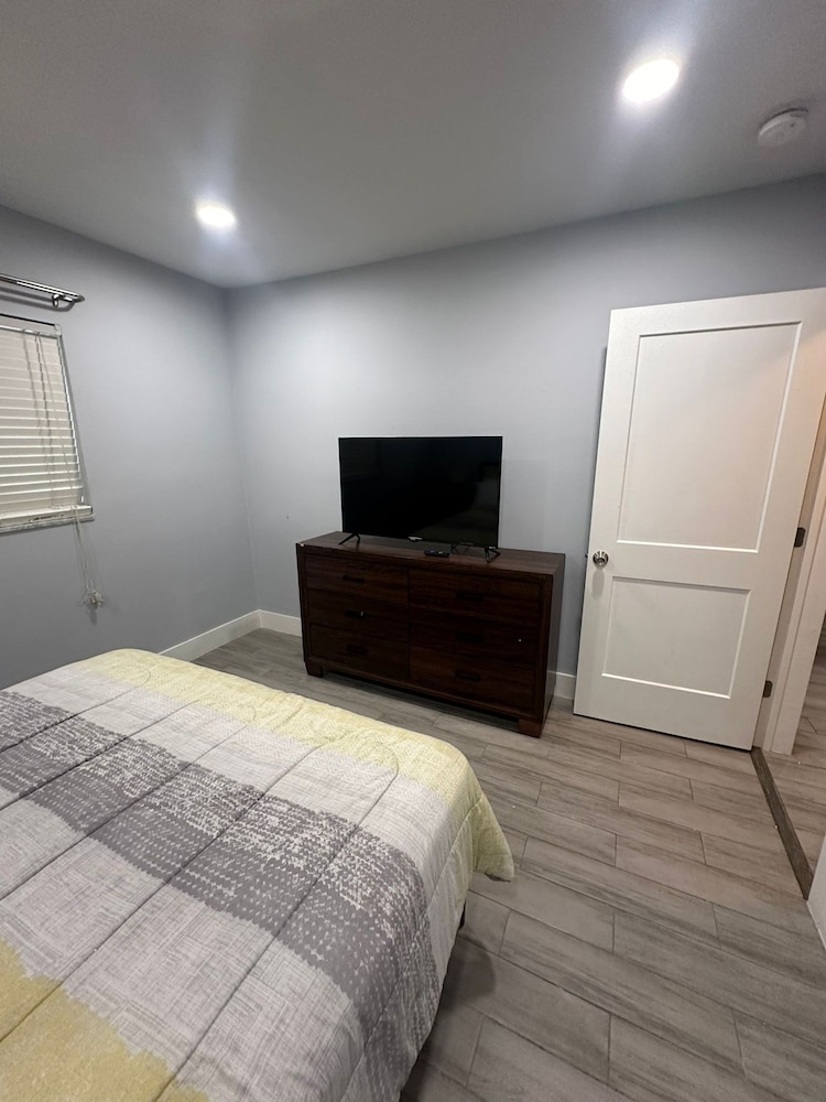Relaxing 4BR 2BA Home With Wifi and Private Pool in Fabulous Fort Lauderdale