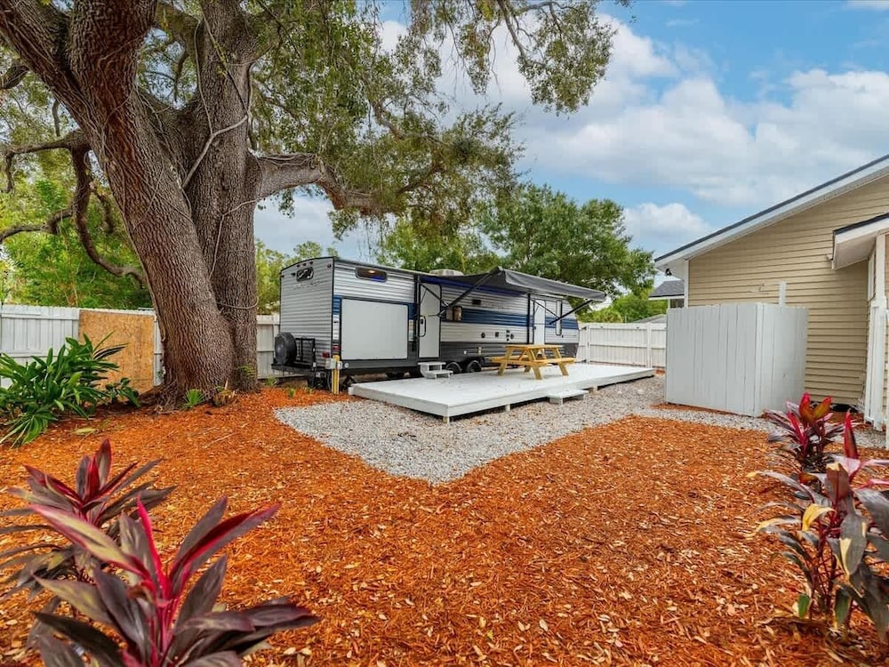 RV in Tampa Great Location Cost pet Friendly