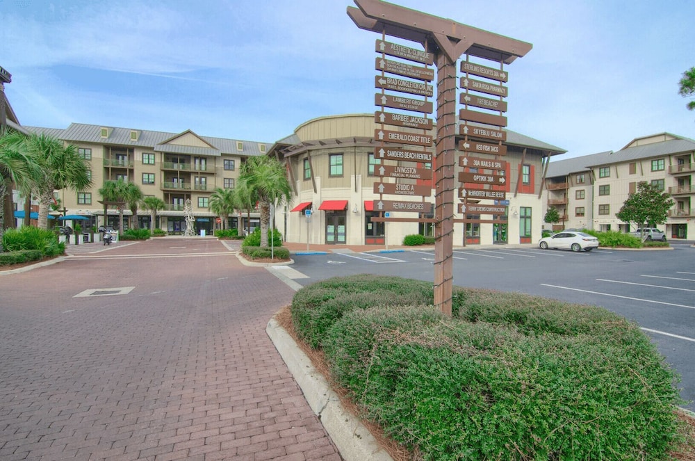 Hello 30a! by Avantstay Private Beach Access, Pool & Fitness Center