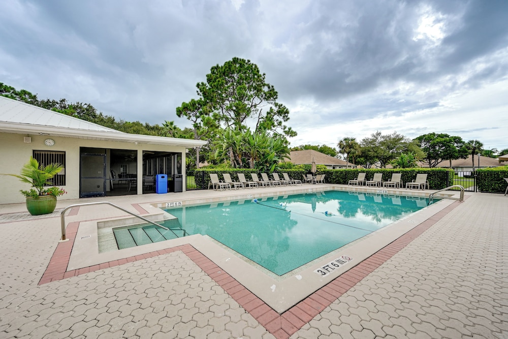 Extended Stay in Estero: Townhome w/ Lake Views!