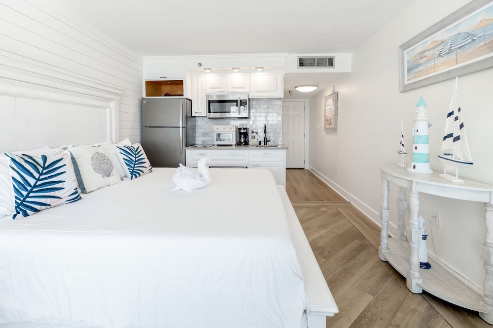 Islander Beach Resort 404 Condo