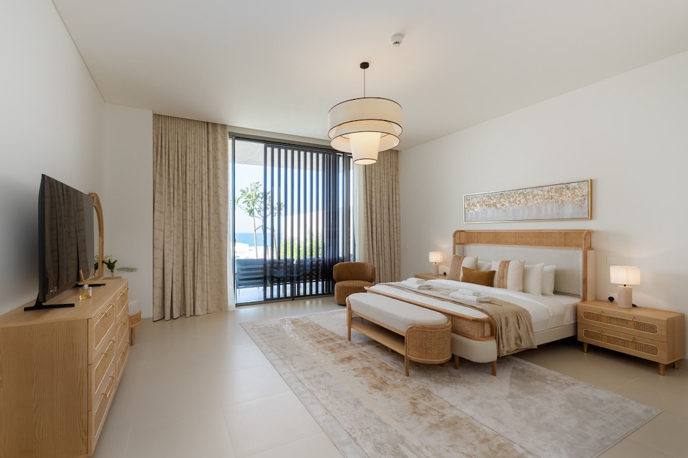 Luxe 4BR Villa Private Pool Beach Al Zorah